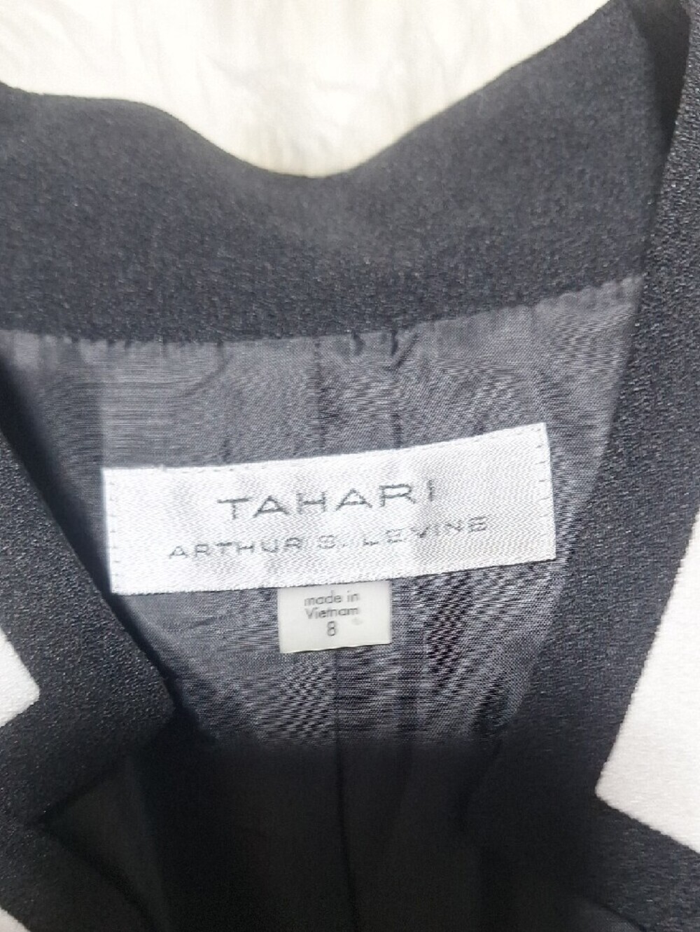 NWT Tahari Black Blazer with White Contrast Trim With Gold Closure - Picture 9 of 15